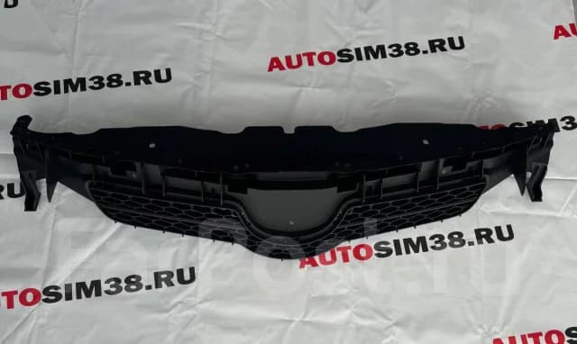 Решетка радиатора Auris 06-/TW